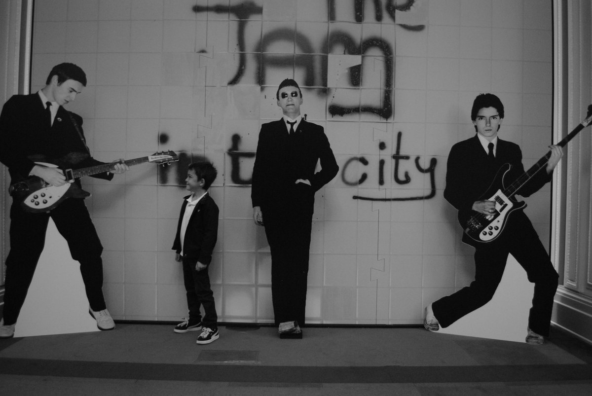 Wiglanta1971's tweet photo. @AbtTheYoungIdea
@paulwellerHQ
@FromtheJam1
@itsliverpool
#whenyouryoung
#ourhorace https://t.co/Yd23OsHDHt