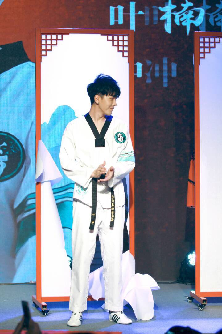 precious_korn's tweet photo. 20160714 旋风少女2开播发布会 #孔垂楠 #korn #孔垂楠korn #kongchuinan #演員孔垂楠 #新偶像孔垂楠 #孔垂楠高绍轩 #人生若如初相見 #遇见最好的孔垂楠 #孔垂楠旋风少女2 https://t.co/BFY03UhURu