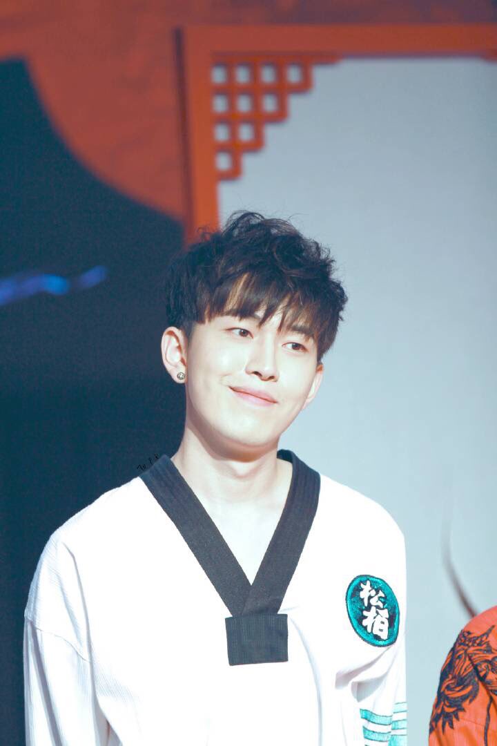 precious_korn's tweet photo. 20160714 旋风少女2开播发布会 #孔垂楠 #korn #孔垂楠korn #kongchuinan #演員孔垂楠 #新偶像孔垂楠 #孔垂楠高绍轩 #人生若如初相見 #遇见最好的孔垂楠 #孔垂楠旋风少女2 https://t.co/wfOnkDQtBL