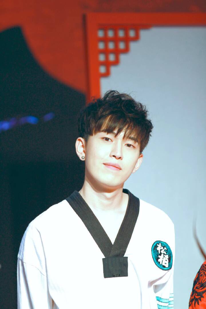 precious_korn's tweet photo. 20160714 旋风少女2开播发布会 #孔垂楠 #korn #孔垂楠korn #kongchuinan #演員孔垂楠 #新偶像孔垂楠 #孔垂楠高绍轩 #人生若如初相見 #遇见最好的孔垂楠 #孔垂楠旋风少女2 https://t.co/wfOnkDQtBL