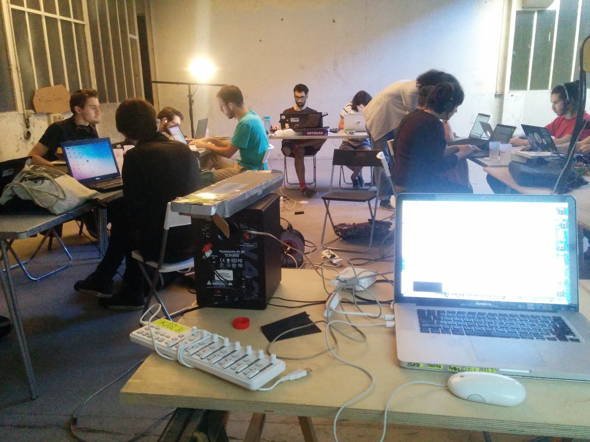 outilslibres's tweet photo. #ola2 jour 2 : on vous prépare des instruments numériques sans précédent pour ce soir ⏯〰👽 @LA_GENERALE #puredata https://t.co/xAT8UeeCUk