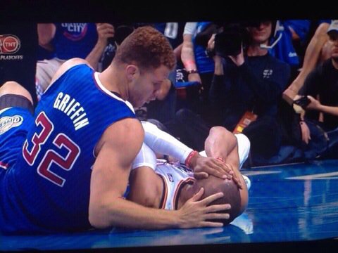 CauseWereGuys's tweet photo. When you're play fighting with your girl and hit her too hard https://t.co/XGBfyikDwq