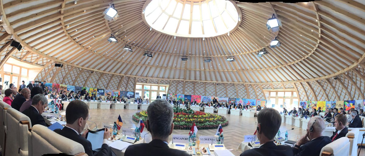 leehsienloong's tweet photo. Back home from #ASEM. TY to our Mongolian hosts for a successful Summit. – LHL https://t.co/NFhD042Mbe https://t.co/Fkaf2BpIDr