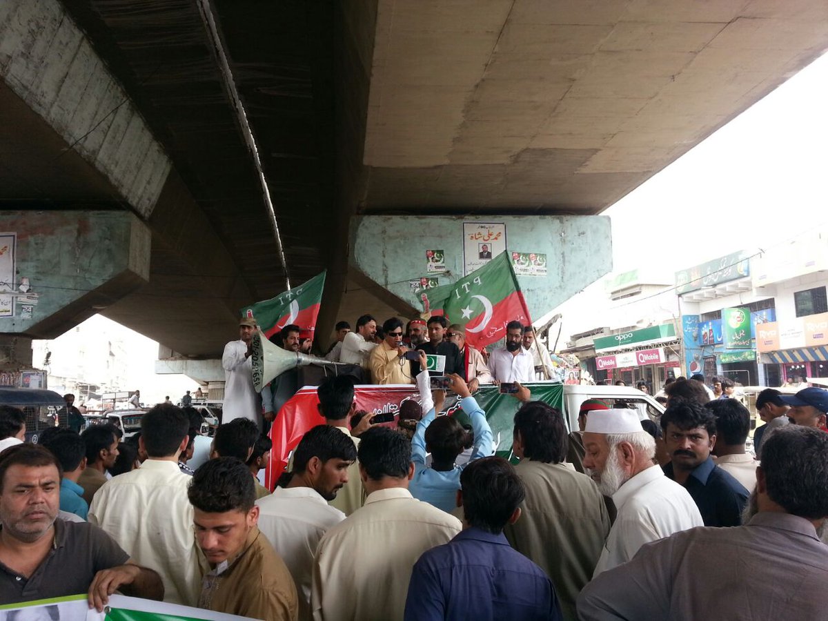 _AwaraGard's tweet image. - RT farrukhshaikh: مقبوضہ کشمیر کے مسلمانوں پر بھارتی مظالم کے خلاف تحریک انصاف کا کراچی میں مارچ۔ 
 
#StopKillin…