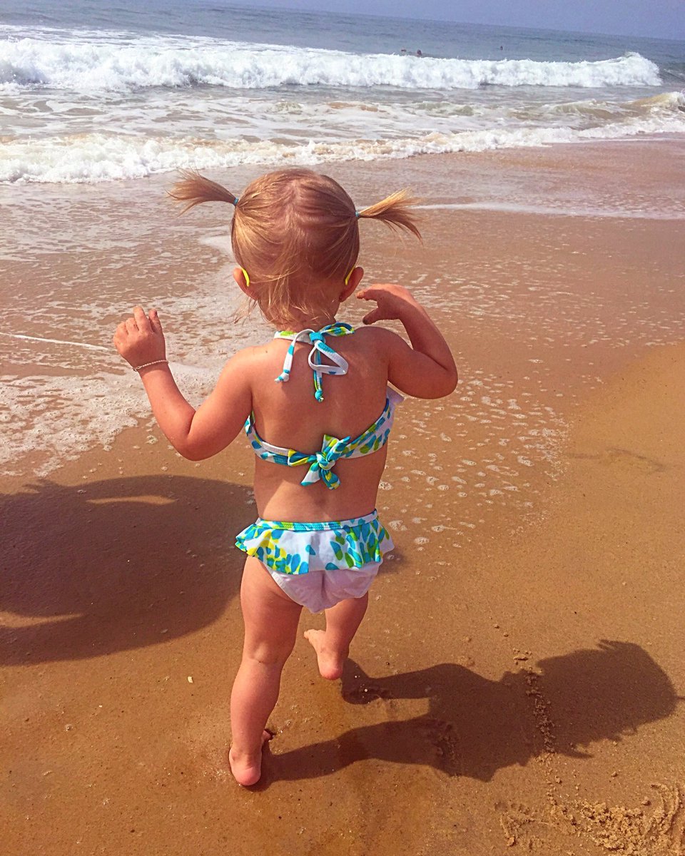 AngelTaber's tweet photo. I. Cant. Help. Myself.😍🍑 #thosebuns #bikinibabe #beachbabe #Montauk #AtlanticTerrace #NYvacation #Hamptons #Brinkley https://t.co/Kxb6xfxOLd