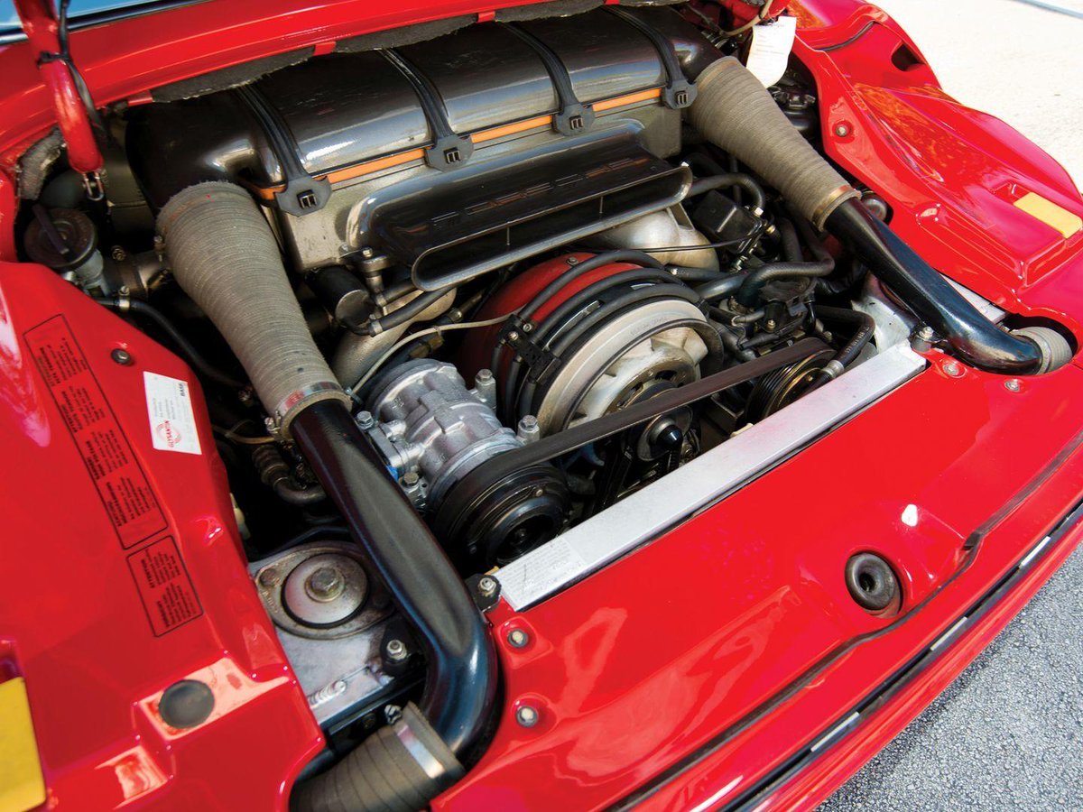 classicautomad's tweet photo. Las 15 curiosidades que te harán enamorarte aún más del Porsche 959. Un deportivo único. https://t.co/SXFJUz13NV https://t.co/OZNTueJySf