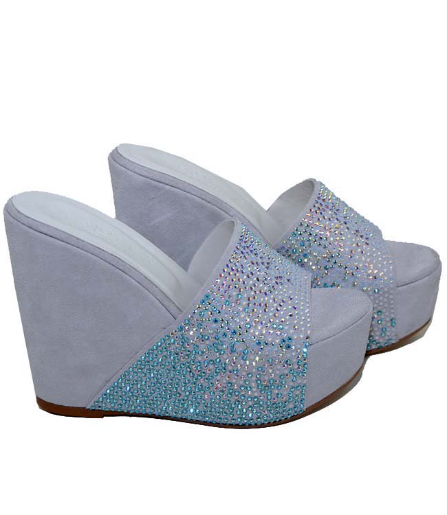 AnteprimaShop's tweet photo. FIORINA #woman #wedge #zeppa #donna #swarovski #fiorina #nabuk #glam #sandal #white #lightblue #shiny #heel #fab https://t.co/ChpV3oTy4U