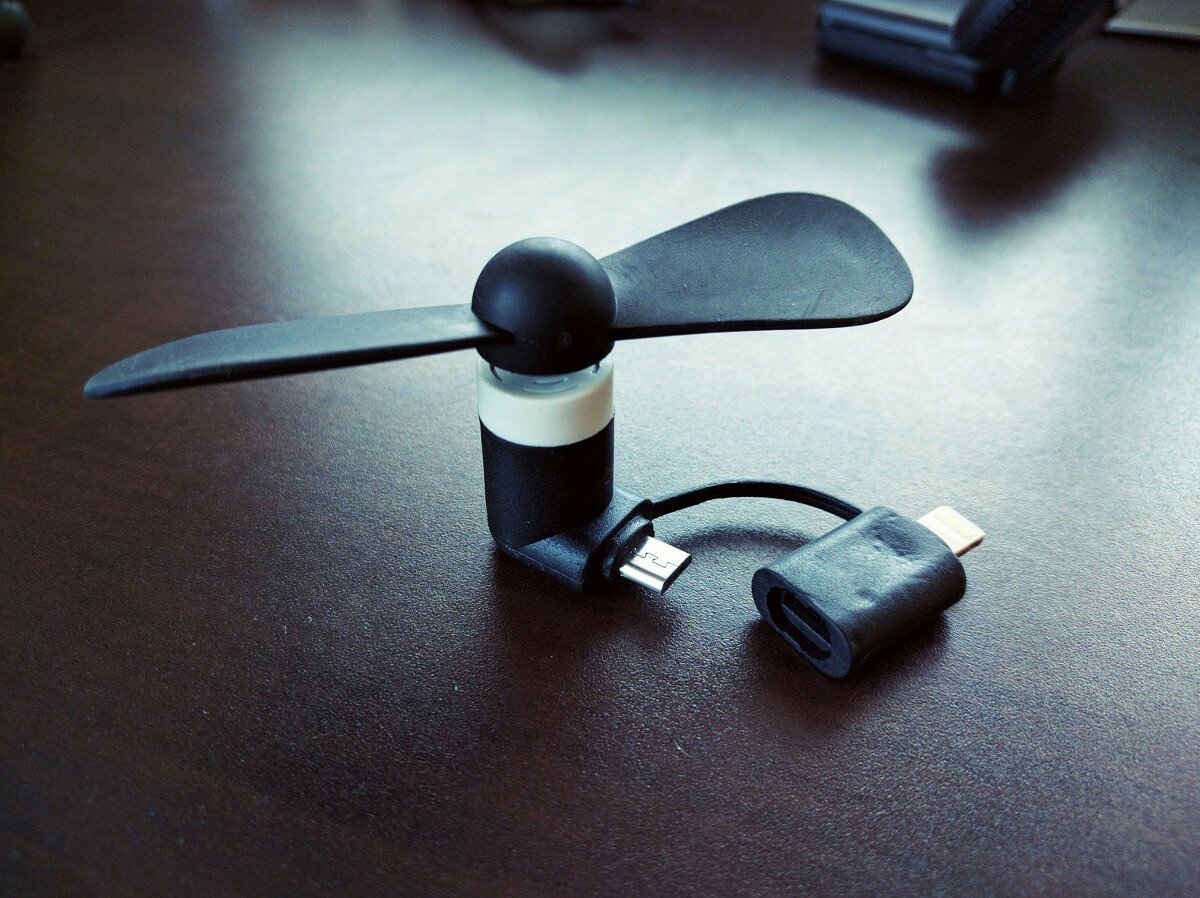 xdadevelopers's tweet photo. XDA TV: The most ridiculous mobile accessory? - https://t.co/vEJ0D3ZVoq https://t.co/o6WJJZiM24