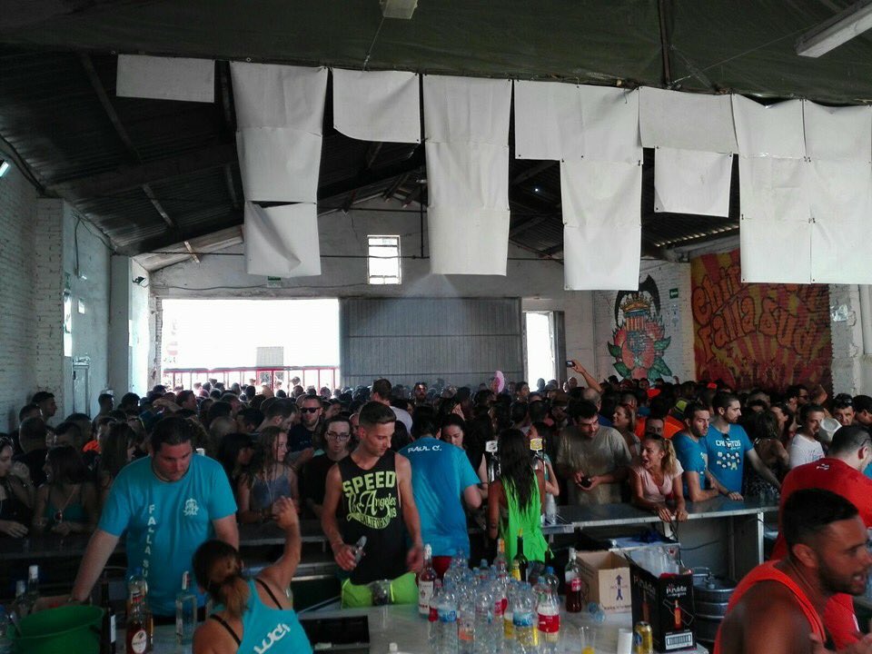 FallaSud's tweet image. Viu la ultima entrada de Bous 2016 al nostre xiringuito! #BousPicassent16