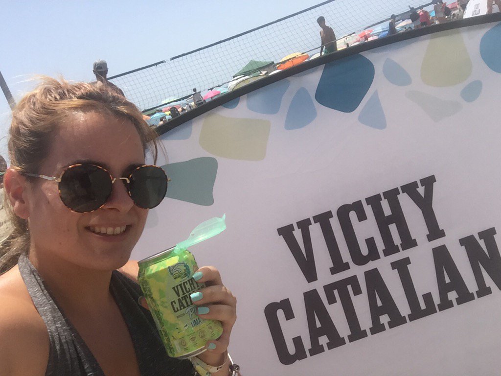Vane_alar's tweet photo. Fresquitaaaa Lima y limón !!!! #vichycatalanvoley https://t.co/JG8rJGwrfZ