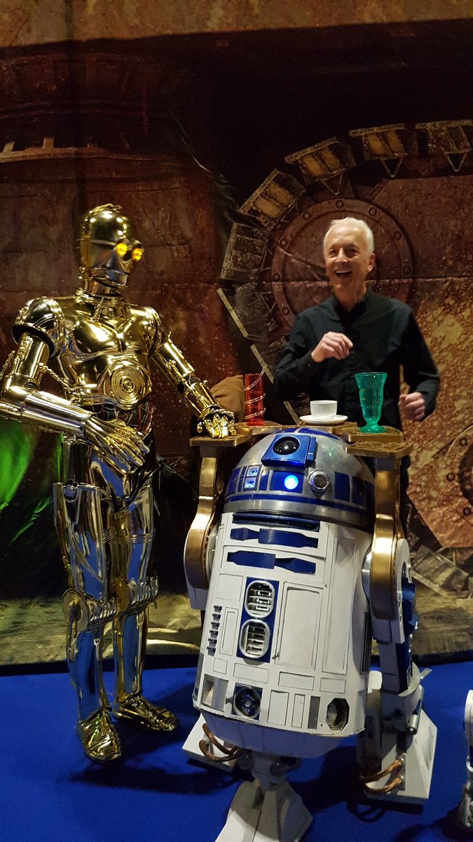 emmajg's tweet image. The ever so lovely C3P0 @ADaniels3PO came to our R2 Builders stand #SWCE #swcepics #c3p0 #r2d2 #starwars @R2Builders