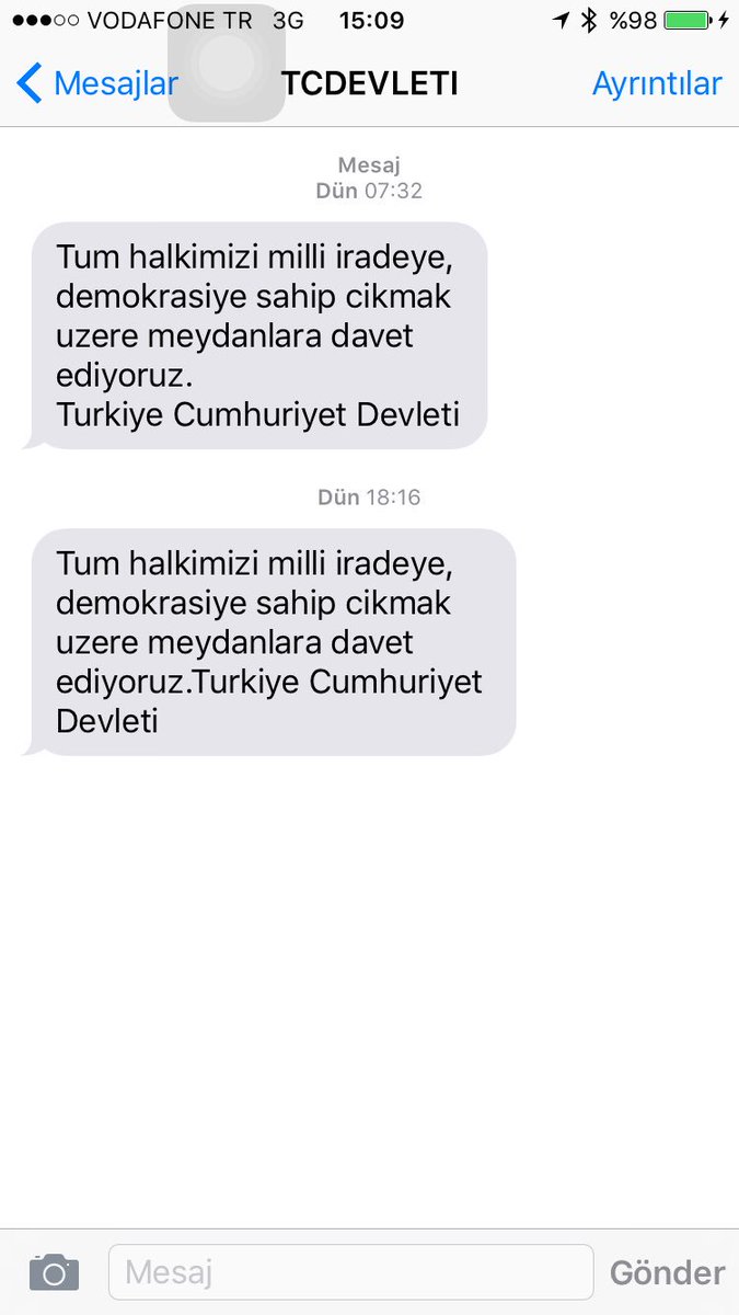 Cbaykalli's tweet photo. O degil de bu devirde darbe de zor. Askerin elinde telefon devlet baba vahiy gibi mesajliyor. https://t.co/6bWCDPCaHD