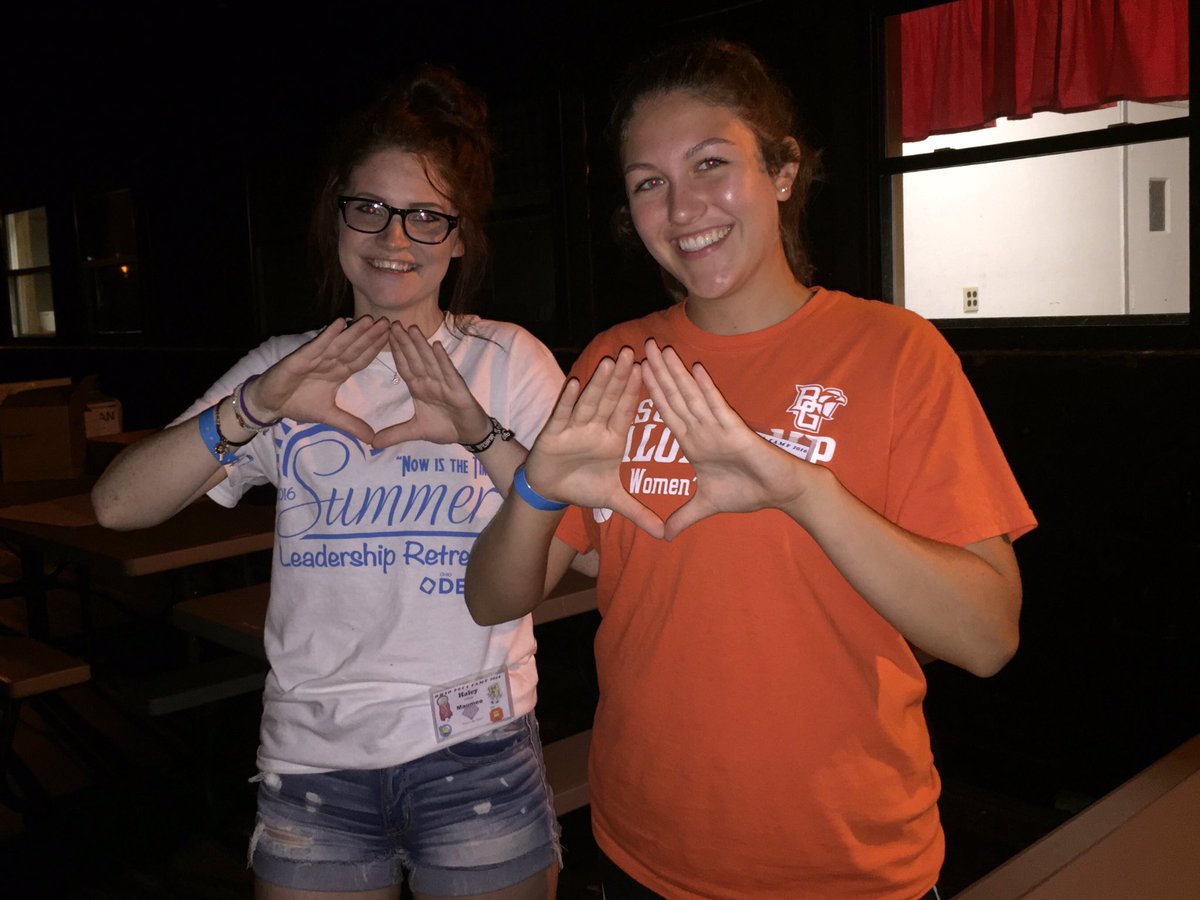 MaumeeDECA's tweet photo. Making new friends and lots of lasting memories. Great way to start the year! #DECAcamp @deca_bg https://t.co/5bsrpV6rwJ