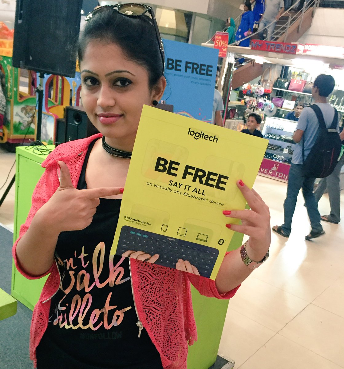 Swaty_Here's tweet photo. On an exploration to be away from tangles of wires with amazing products 😬 #BeFreeWithTech @India_Logitech https://t.co/oK7Mxn1w4T