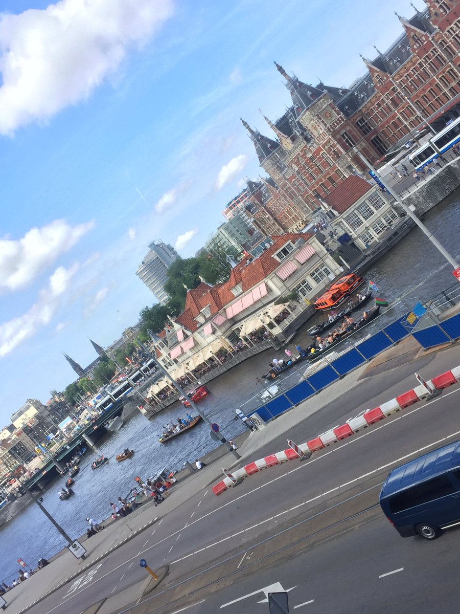 File varen op de grachten #zomerinamsterdam