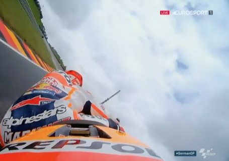 Er ist und bleibt der 'König' vom @SRMSachsenring: Souveräner Sieg von @marcmarquez93 vor @calcrutchlow & Dovizioso