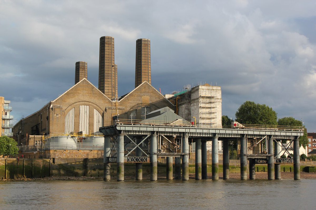 MilkMan_Energy's tweet photo. @Royal_Greenwich power station is going green! #Londonsislovinit https://t.co/tziV30dqrf https://t.co/2sun3DTURu