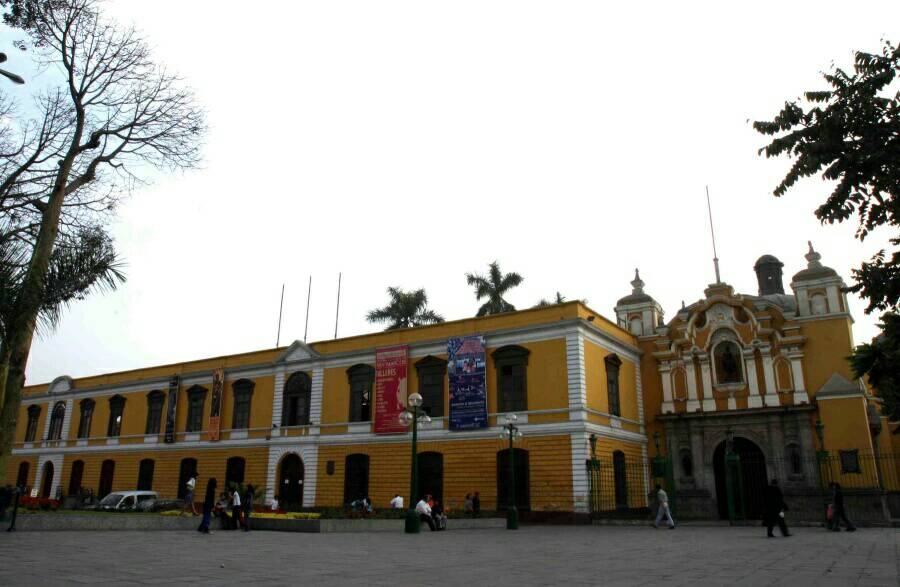Agencia_Andina's tweet photo. Estudiantes y docentes votan hoy para decidir futuro de Universidad San Marcos https://t.co/0yFm40x1Fo https://t.co/pxsz604wwD