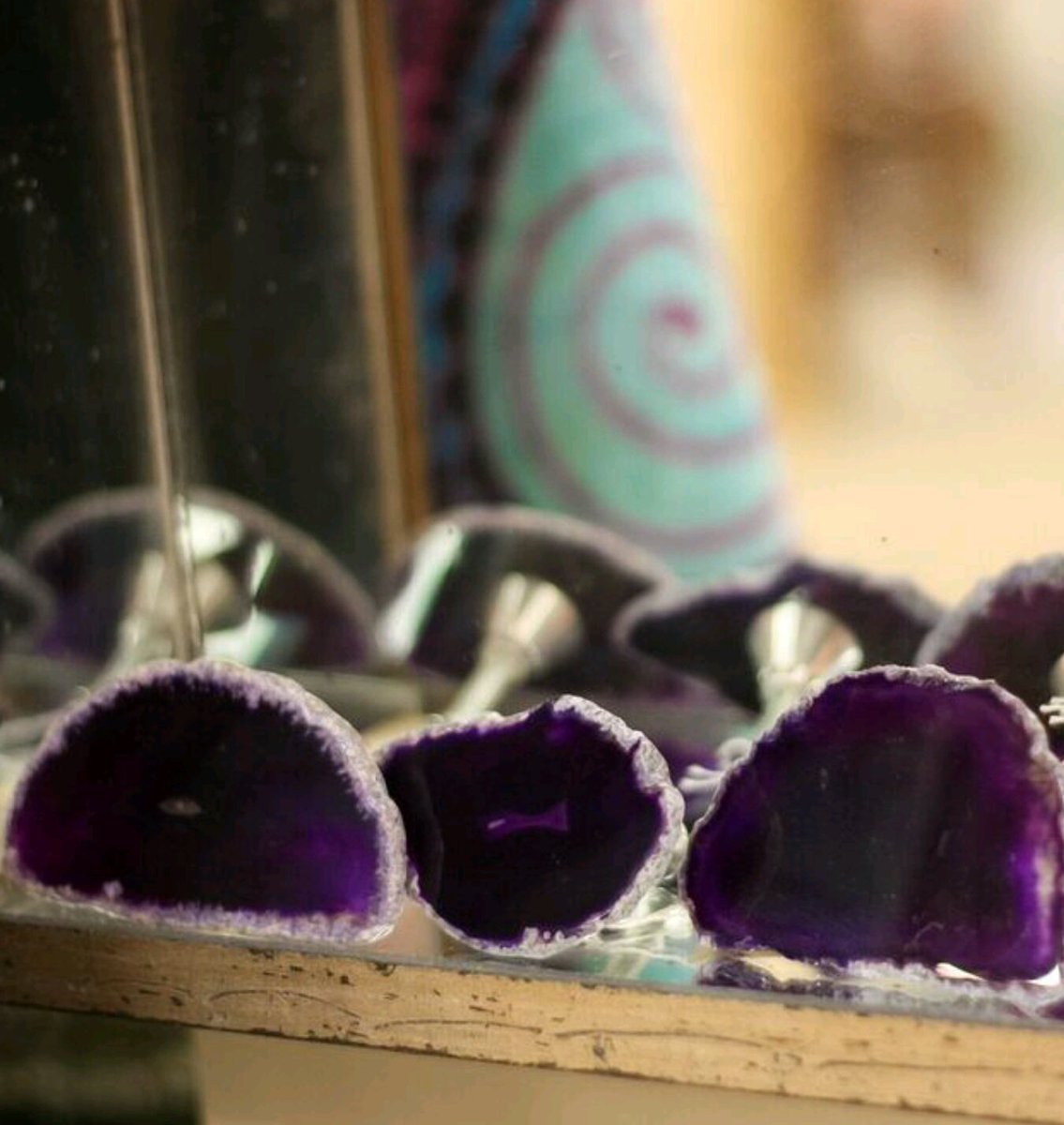 Add beauty from nature for an earthy luxury. These drawer pulls epitomize sophistication.