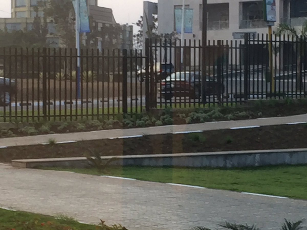 President Kagame leaving in his 3 CAR motorcade - NO SIRENS #Leadership #AUKigali2016