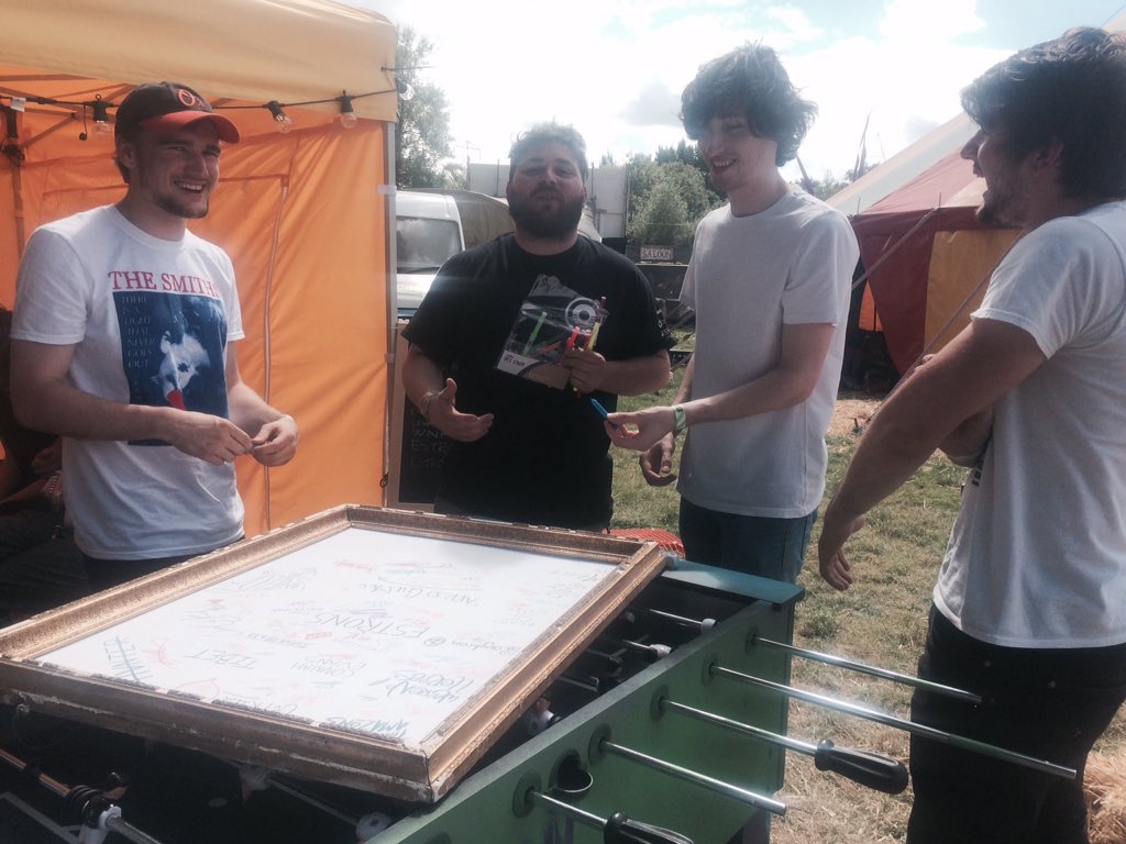 And we're off Day3 <a href="/YsgolSul3/">Ysgol Sul</a> (Sunday School) sounding sublime // YS wedi swyno torf Rhydychen yma <a href="/TruckFestival/">Truck Festival</a>