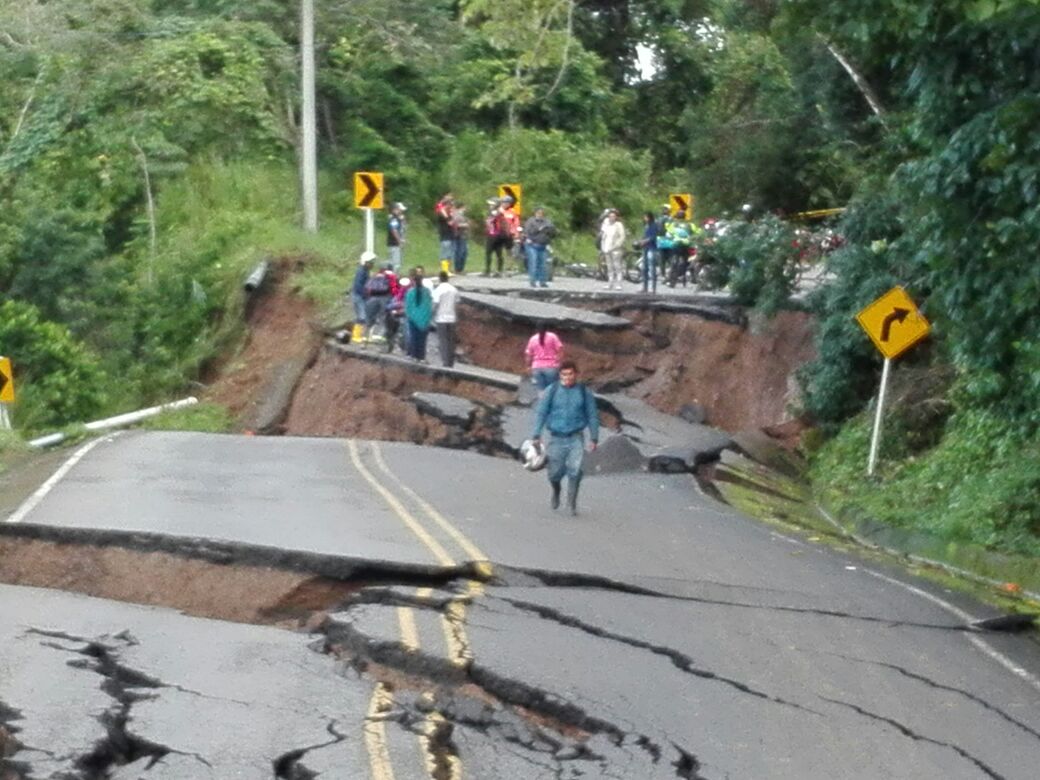 GjJuliet's tweet photo. Incomunicados Boyacá y Casanare hundimiento en la Vía. Sector Unete entre Aguazul y Sogamoso. https://t.co/zgJznn2Es3