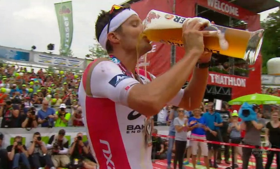 sporza's tweet photo. 🏊🚴🏃 in 7u35'39"

Iron Man @janfrodeno verbetert wereldrecord #triatlon https://t.co/QX5BAxe1Uf