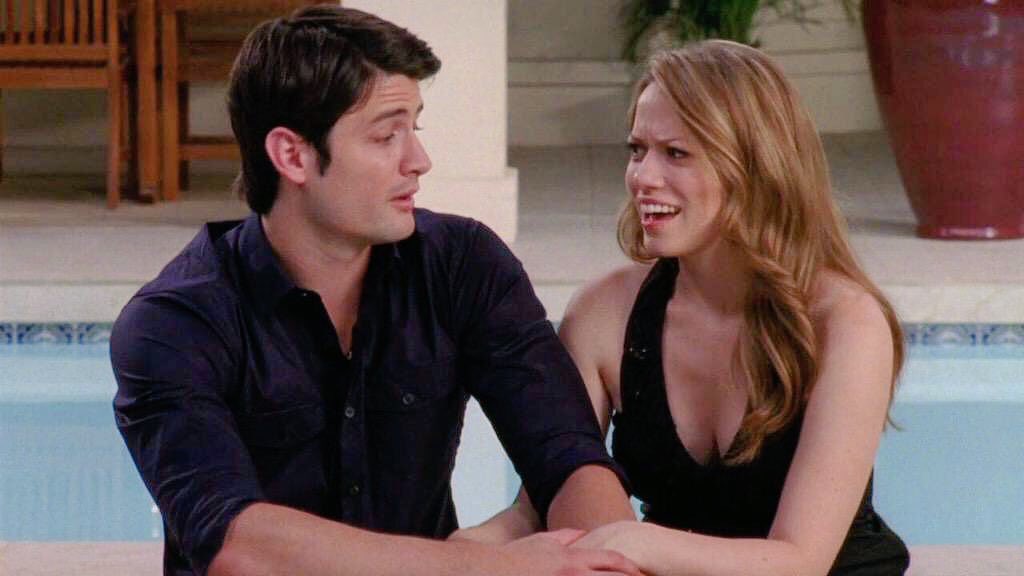 OTHdiary's tweet photo. Best couple of television. #Naley https://t.co/y1dPiAdMEN