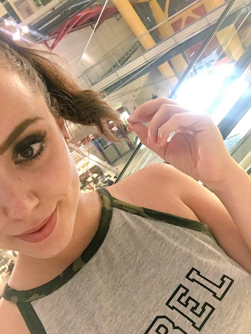 Feliz domingo amores ❤️ https://t.co/NMH6Ib7VPK