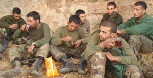 ateist_hatun's tweet photo. PKK'nin esir aldığı Mehmetçik
&amp;
Hükümetin esir aldığı Mehmetçik https://t.co/Uwm6ZXIC73