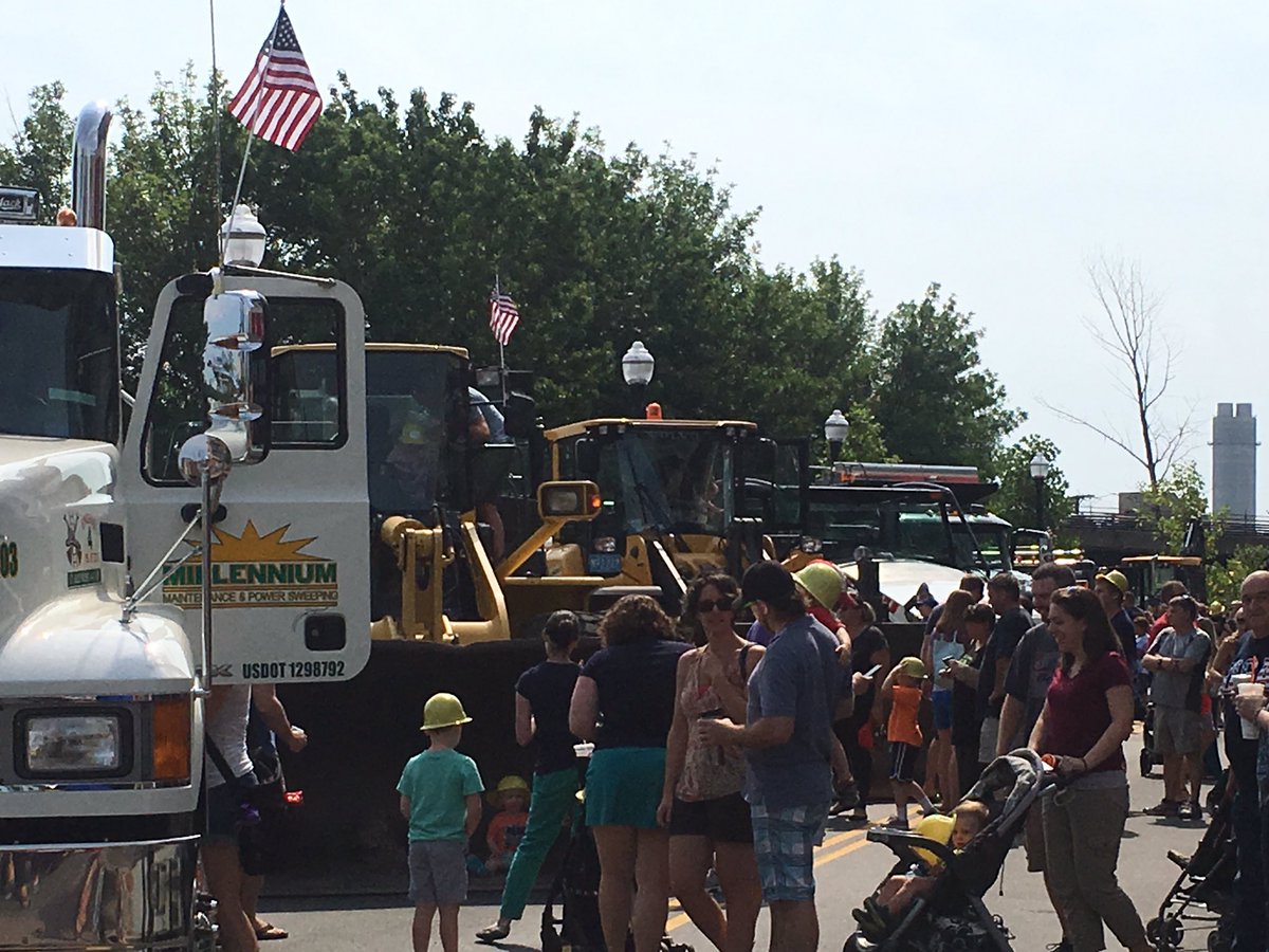 AtAssemblyRow's tweet photo. Touch-A-Truck is happening #atassemblyrow until 12pm today!@SomervilleCity @SomervillePD @millenniuman https://t.co/OD2UWNmFB0