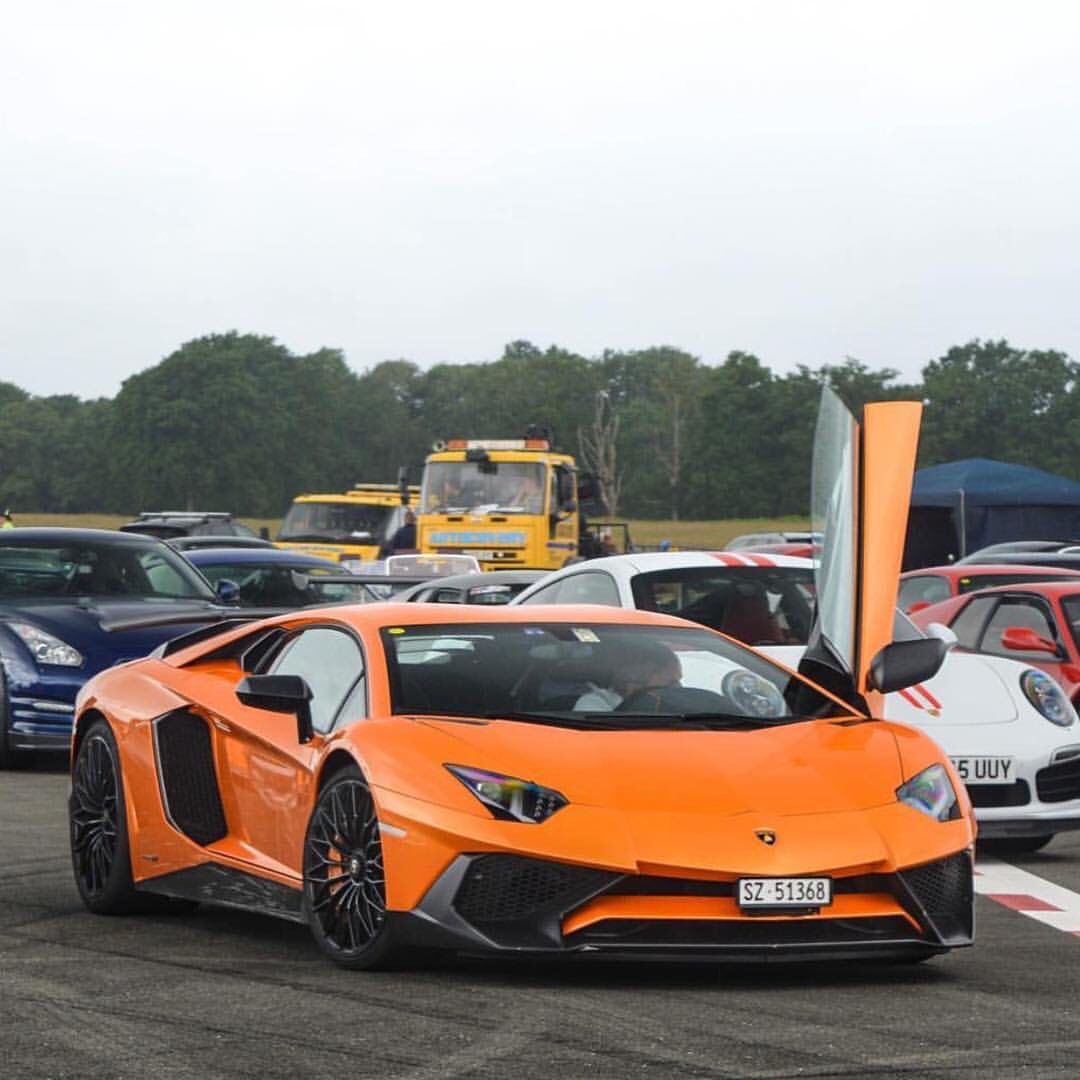 t558560's tweet photo. Hands up those who shot flames at others 😈 @DailyCar_Talk https://t.co/DhMvps7JgC