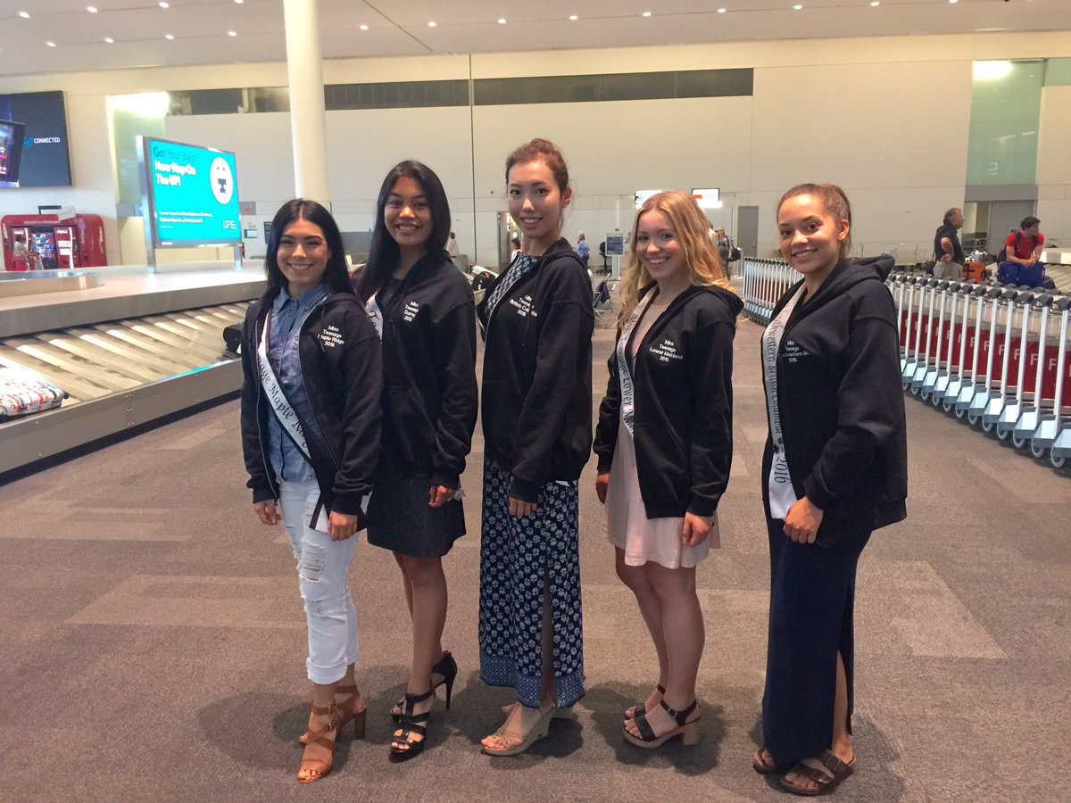 missteenagelm's tweet photo. Shoutout to @CoastalReign for the super cozy hoodies! #BC4thecrowm #MissTeenageLowerMainlandforthecrown https://t.co/acGvj32IRr