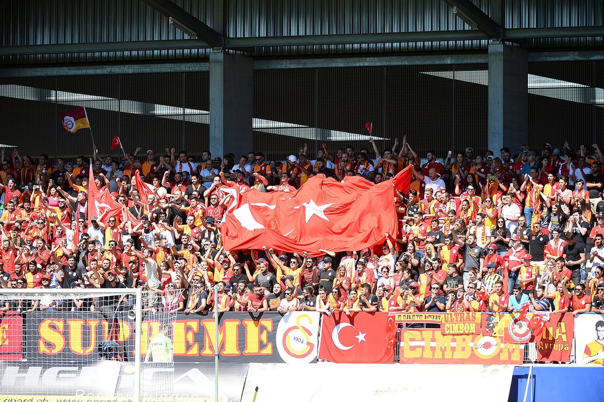 İsviçre’de şehitlerimiz için saygı duruşu.