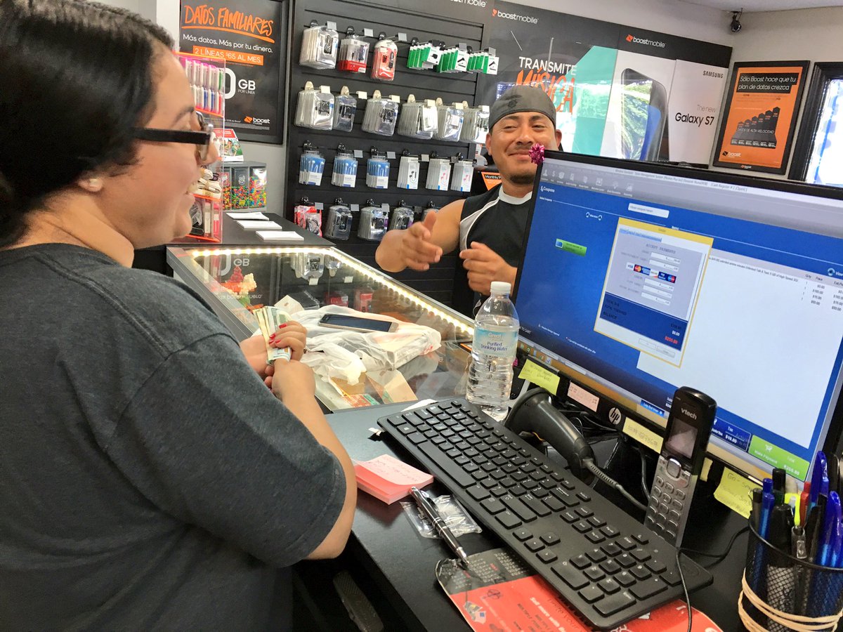 Manassas_BM's tweet photo. Can't you see the love between dealer and customer. #Phonespluseffect @Mitchell_Boost @AWI_Donte @shawnatspg https://t.co/0B5NN5GajN
