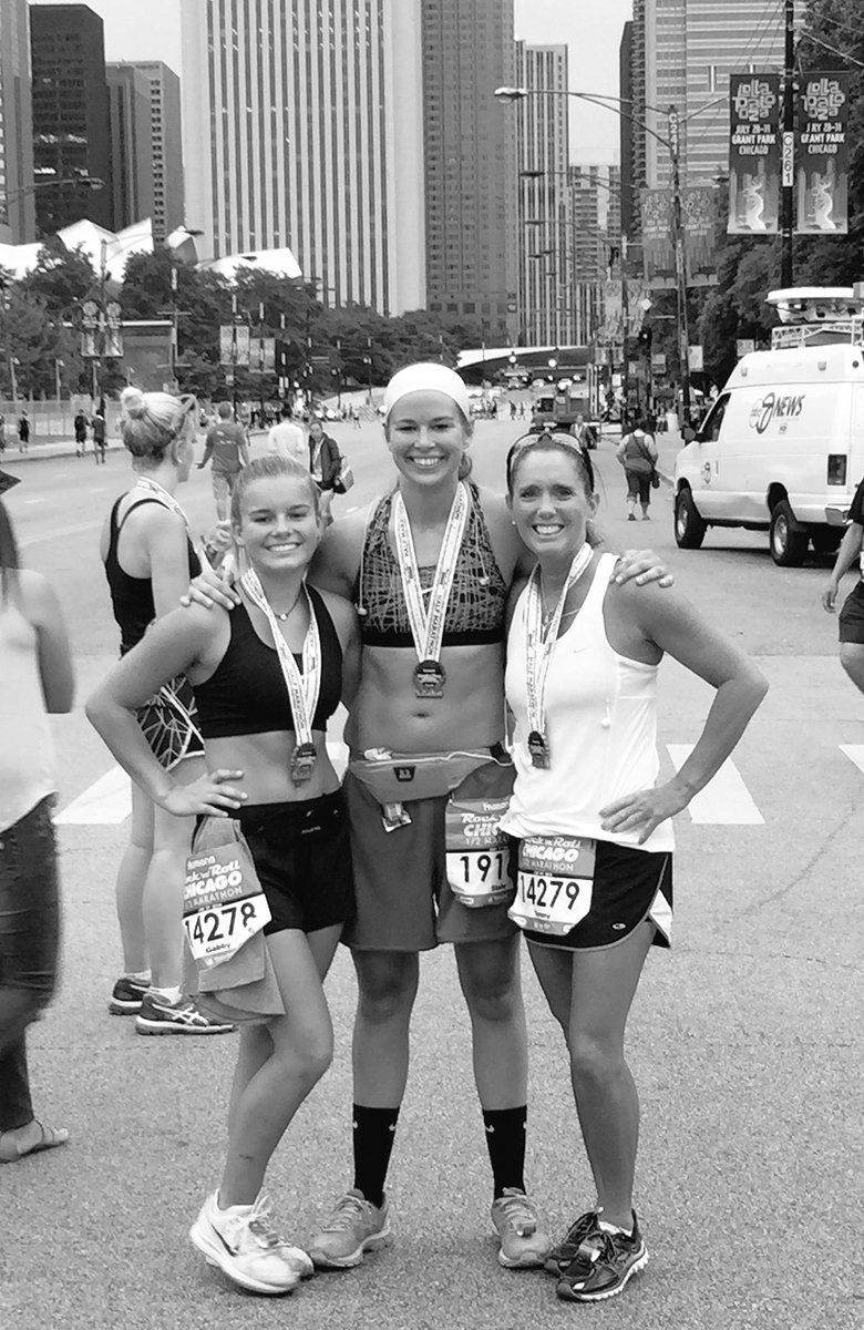 gabbylee10's tweet photo. lowkey died but such a memorable day ๐๐ผ๐
#halfmarathoncomplete #checkoffthebucketlist https://t.co/DQ5RI3mZpb