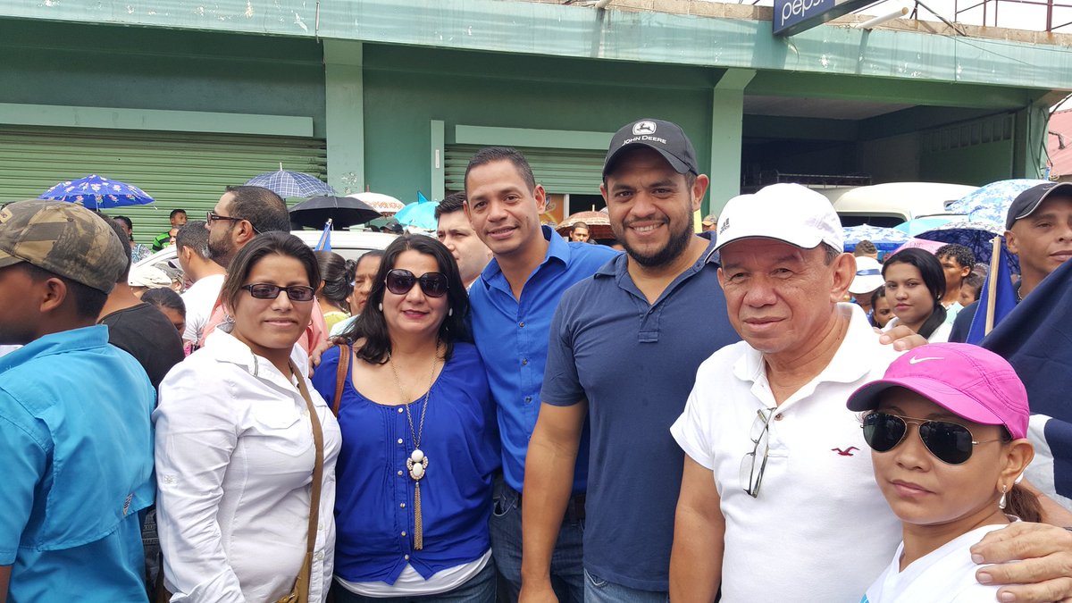 paul250772's tweet photo. @JuanOrlandoH @HildaHernandezA @AlfarohnKarla @IngGabrielRubi @UrbinDaniel #juntos por mas cambios https://t.co/LD70XXVhXi