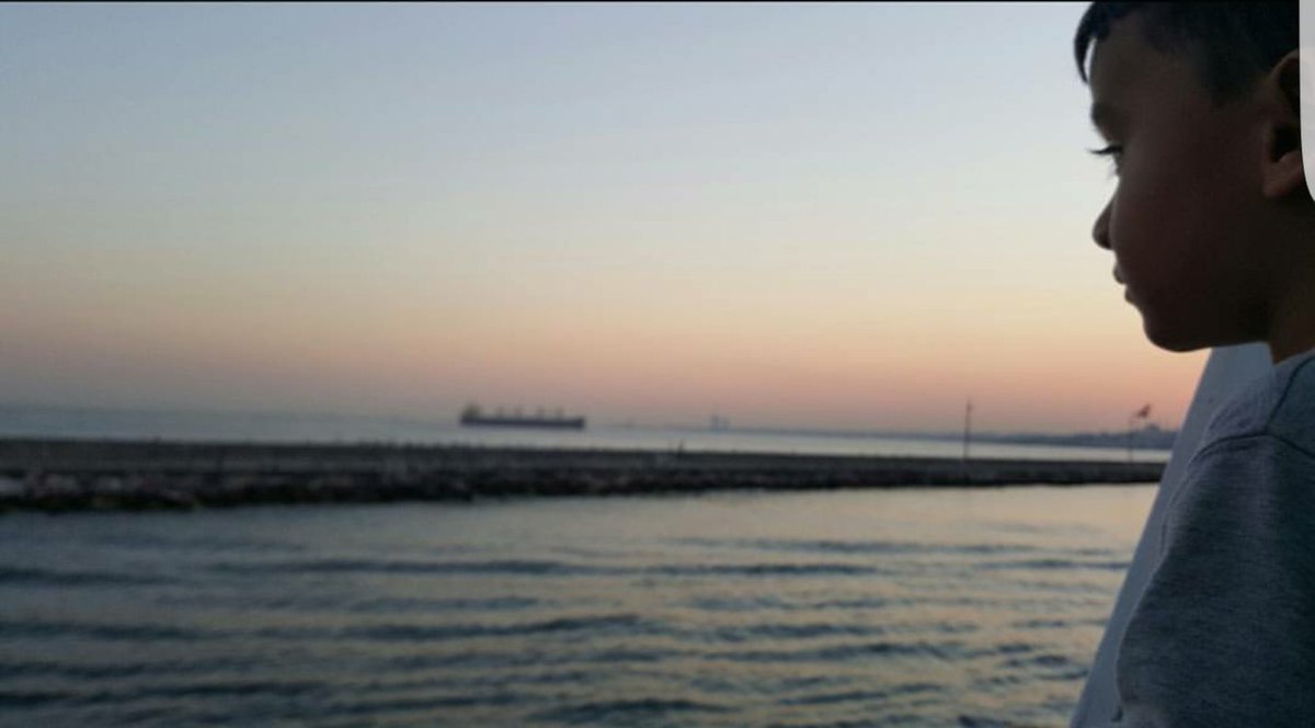 SessizSuret's tweet photo. Çocuklar gibi saf, temiz ve berrak..

Can Yücel
(Kabataş - Büyükada) https://t.co/ySP1IJXUqe