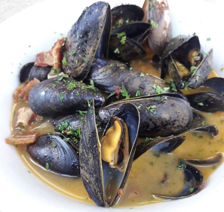 bbarsf's tweet photo. P.E.I. mussels house made chorizo, cilantro, lime & pickled jalapeΓ±o. Talk about a #SundayFunday! #Bbarsf πΉ https://t.co/sqvL4Wtj95