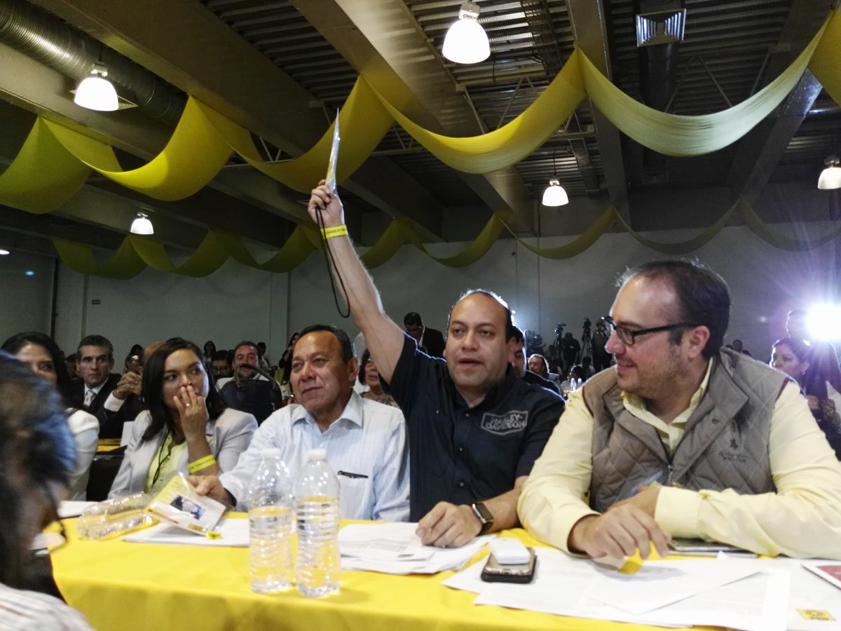 julioc_moreno's tweet image. @acostanaranjo No se vale renegar de @NvaIzq expresión que te hizo diputado, presidente y mucho más. RESPETA MI VOTO