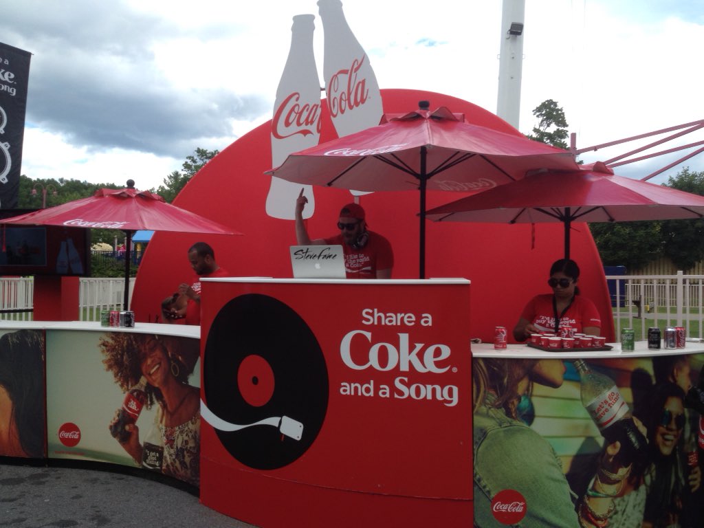 ProDeathshade's tweet photo. #TeamZRN #PodernFamily Check out the amazing skills of DJ @Steve_Fame #ShareACokeTour 2016! #musicisconnectingpeople https://t.co/YtnJ0EIph1