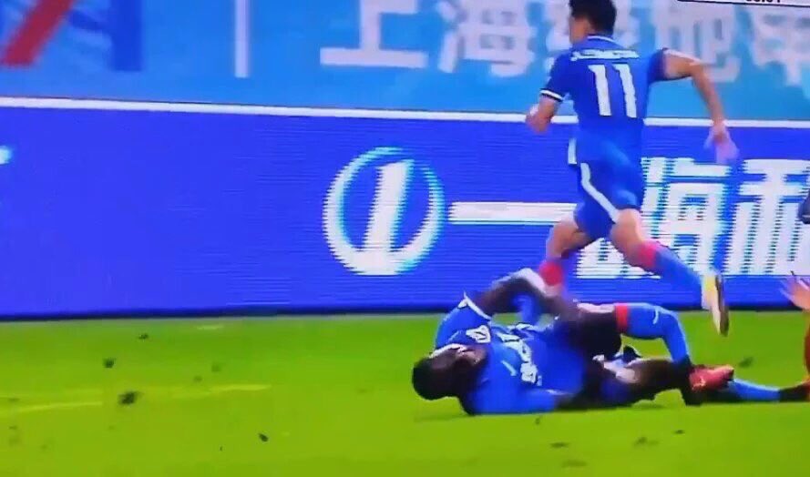 Insolite Foot On Twitter La Terrible Blessure De Demba Ba