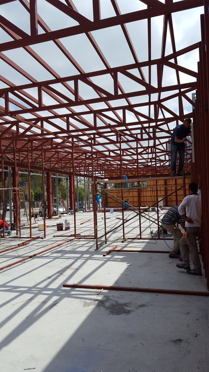 Ekip arkadaşlarla satış ofisi