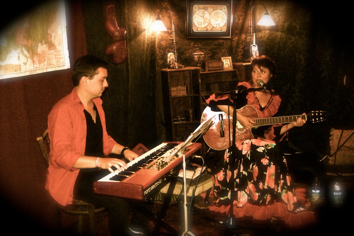 Elena_Dana's tweet image. Is it true @AdamBridges91?? :D Thank you @LatitudeFest for having us at the @DASHARTS #Dacha! Much love X