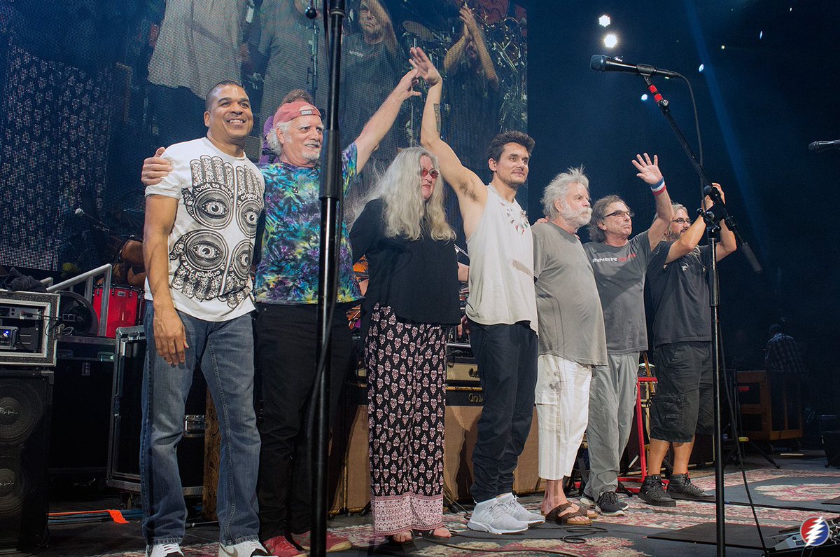 deadandcompany's tweet photo. Incredibly grateful to spend a Saturday evening at a sold out @fenwaypark. Thank you for the real good time, Boston. https://t.co/7IOpt1sYIw