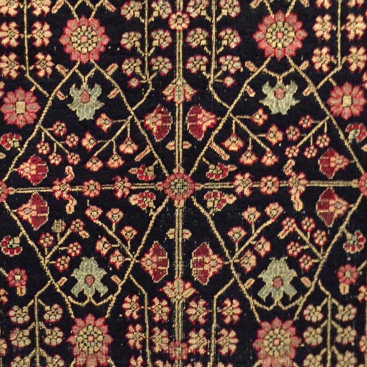 KurtBehrendt's tweet photo. Carpet with s Flower Pattern, India, probably Kashmir, late 18th c., cotton and wool, MMA 67.267 #themet https://t.co/M53Wv2Wtt4