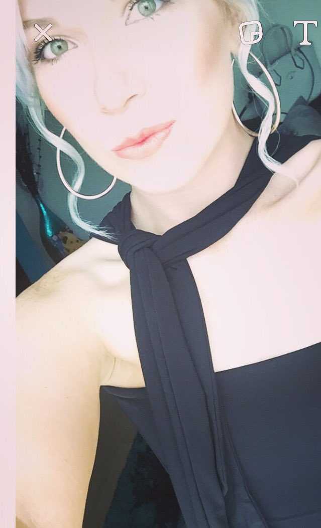 JLouise28's tweet photo. Eyes are shining again. #Happy #GreenEyes #MEGAGREEN 💚😂 https://t.co/U1sT9SmxZE