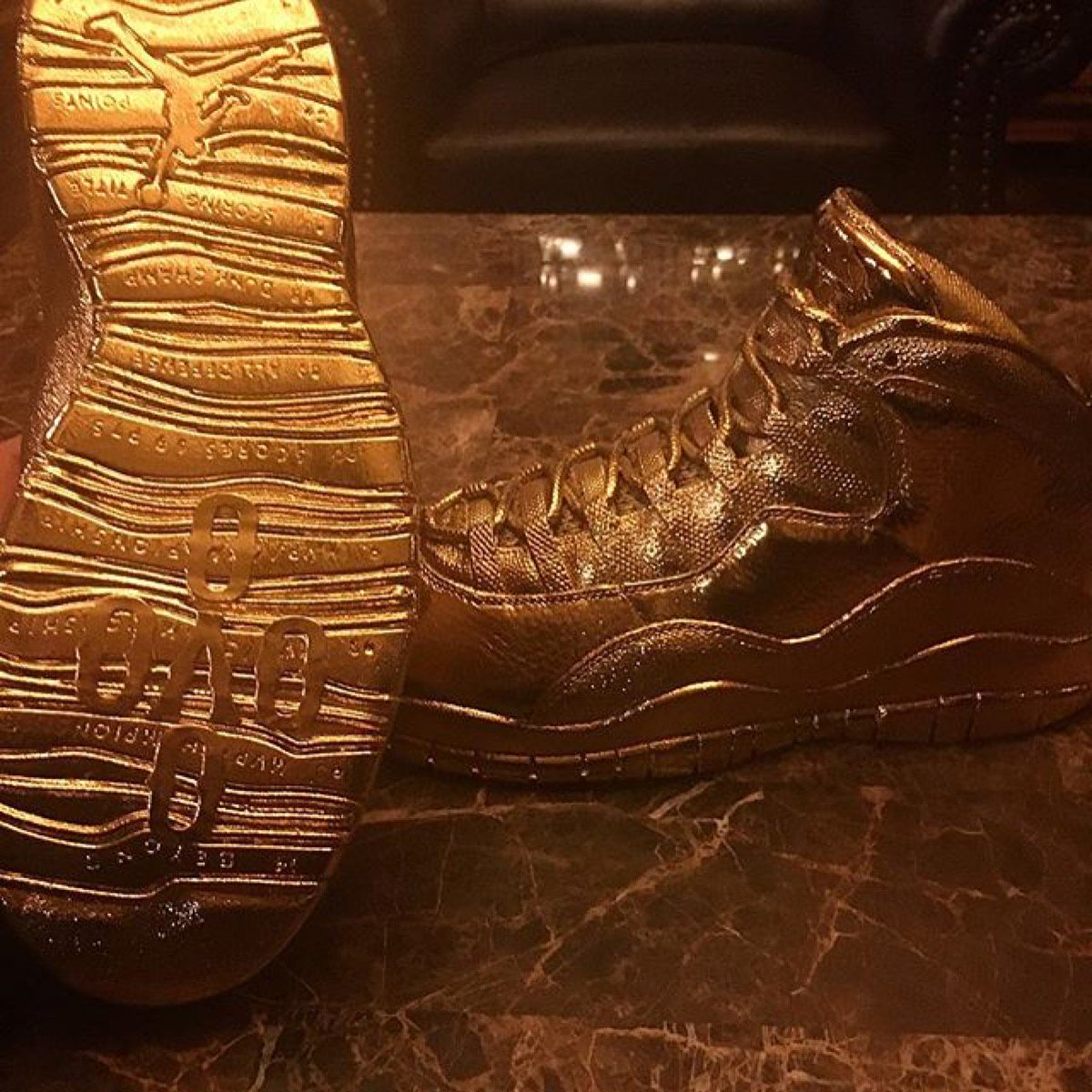 Mr_PremiumKicks's tweet photo. Check out these Solid Gold OVO 10's
��� @Drake
#sneakerholics #sneakerhead #sneakersaddict https://t.co/gmLCXzryqR