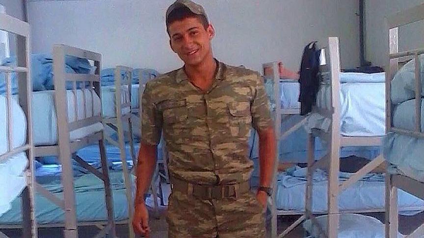 "2014'te terhis oldum. İşte sapa sağlamım"

'Kafası kesildi' denilen asker konuştu aane.ws/EH9