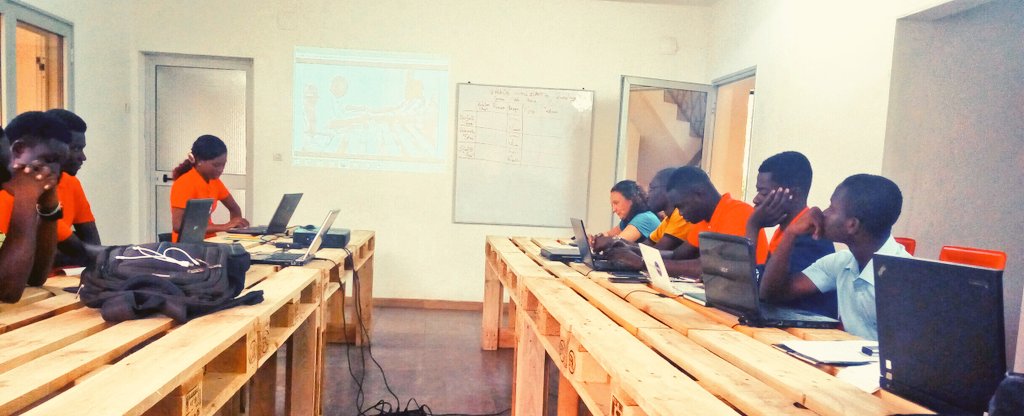 nativ_IS's tweet photo. #HubCité #CAMP16 #lowhightech l'ARCHICAMP a commencé et dure 3 semaines, n'hésitez pas à passer nous voir.. https://t.co/D8Q2WxARFN